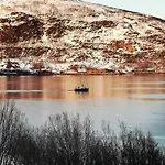Loghouse In Arctic Wonderland! * Kvaloya