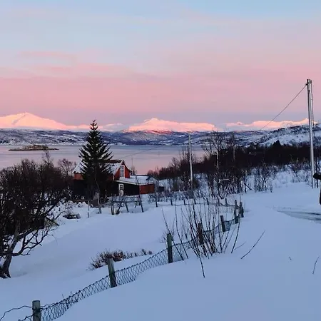 Loghouse In Arctic Wonderland! *