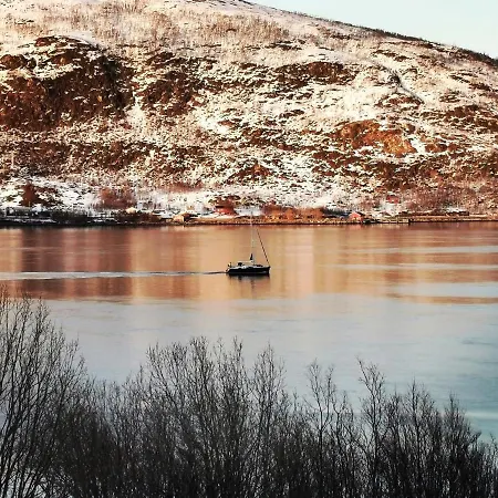 Loghouse In Arctic Wonderland! * Kvaloya