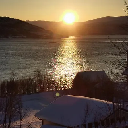 Loghouse In Arctic Wonderland! *