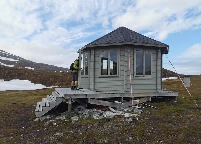 Loghouse In Arctic Wonderland!