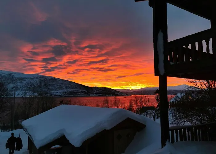 Loghouse In Arctic Wonderland! *