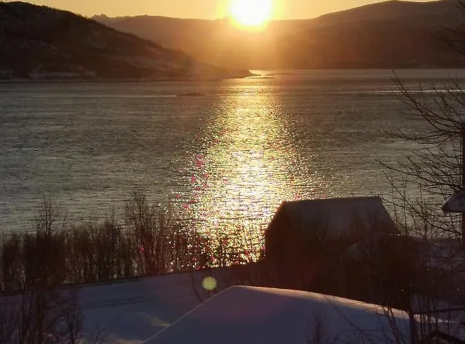 Loghouse In Arctic Wonderland! *
