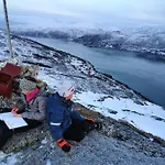 Loghouse In Arctic Wonderland! Апартаменты Kvaloya